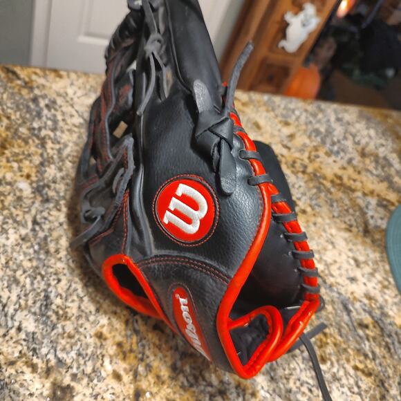 Wilson Black and Red Baseball Glove Model A950 Size 14" Model AD6RB16B514 - Picture 2 of 14